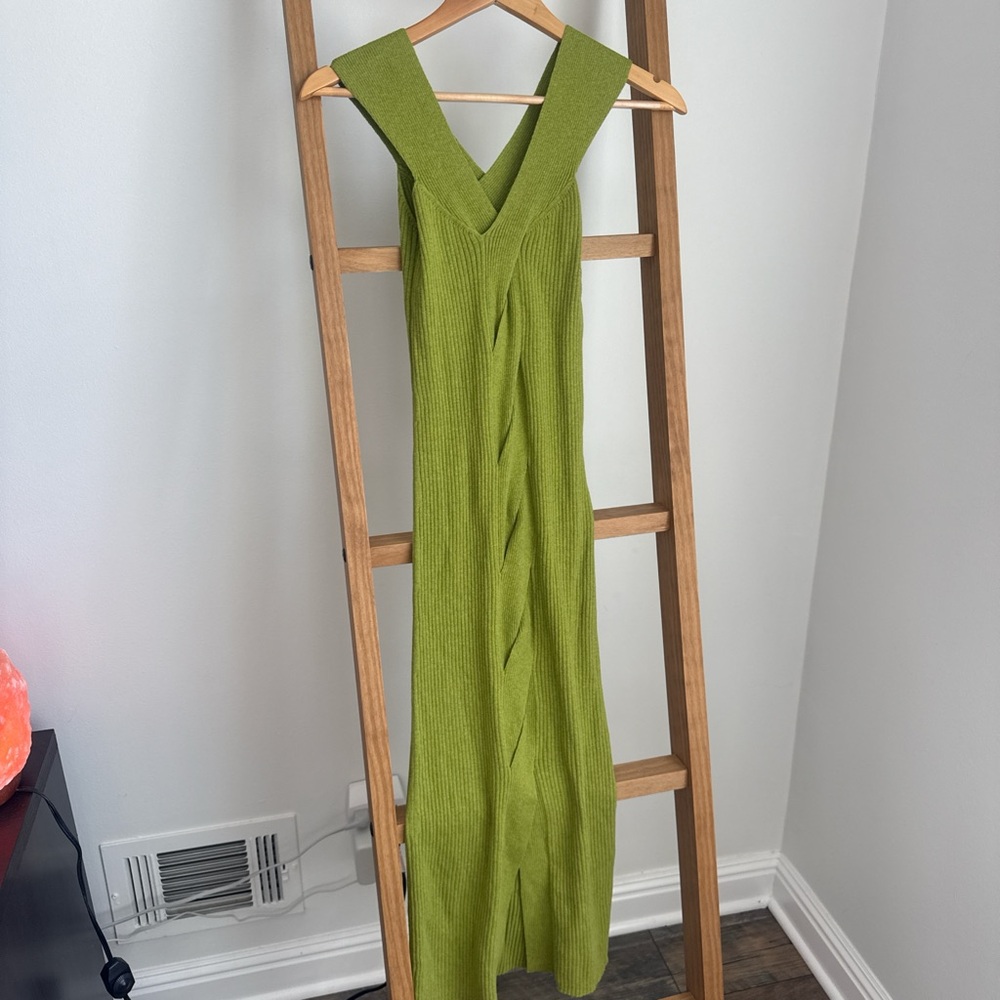 ONE GREY DAY | Small Green knit dress with a touch of stretch #knitdress